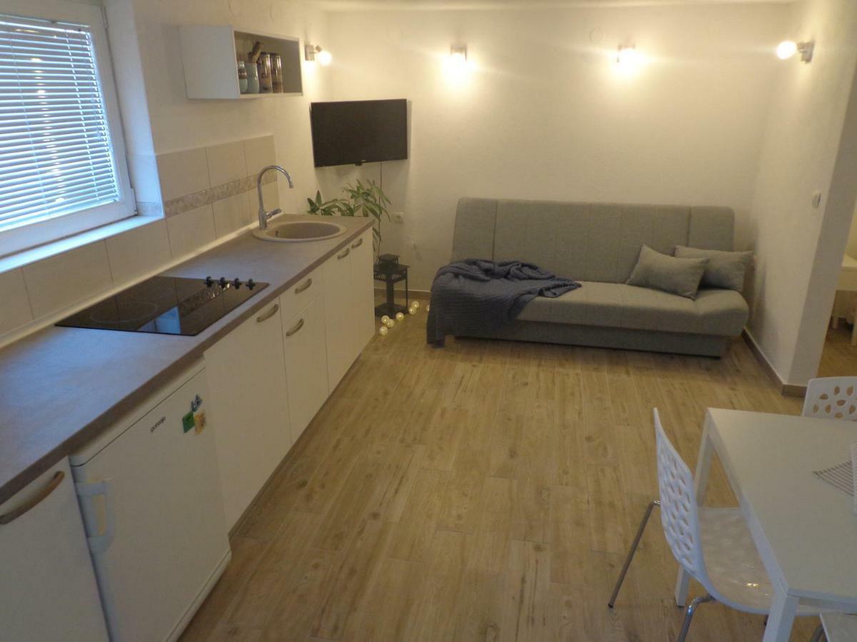 Ban Apartment *